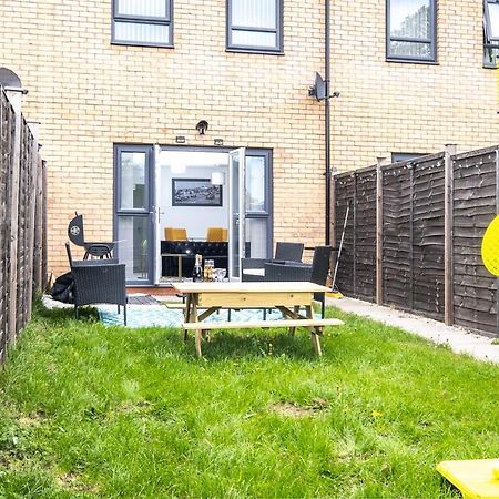 Luxury 2 Bed House City Centre ✘ Bbq & Garden ☆ Family Friendly→ Swingball & Outdoor Furniture - Free Parking → With 50 Inch Smart Tv, Free Netflix & Wifi ✘ Comfy Seating Area - By Maevela Birmingham Exterior foto