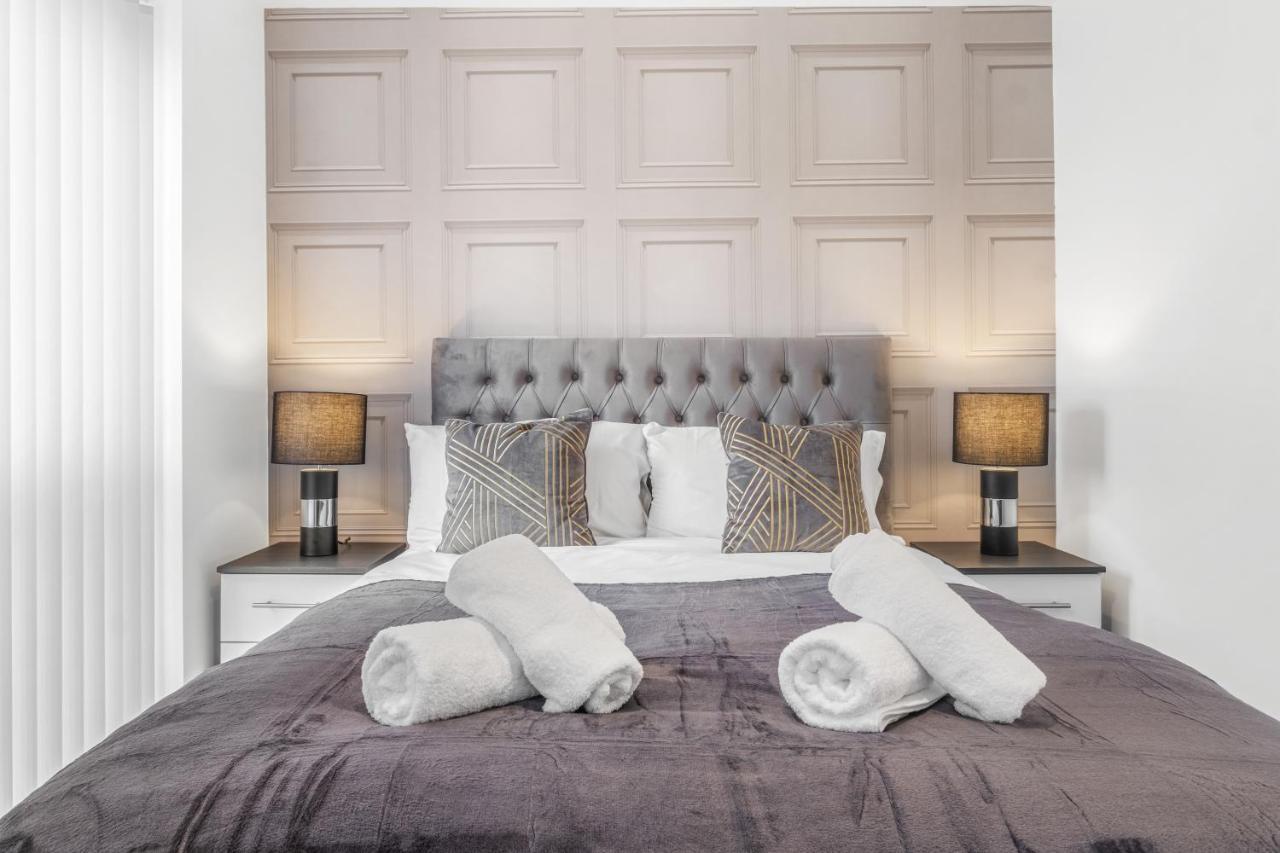 Luxury 2 Bed House City Centre ✘ Bbq & Garden ☆ Family Friendly→ Swingball & Outdoor Furniture - Free Parking → With 50 Inch Smart Tv, Free Netflix & Wifi ✘ Comfy Seating Area - By Maevela Birmingham Exterior foto