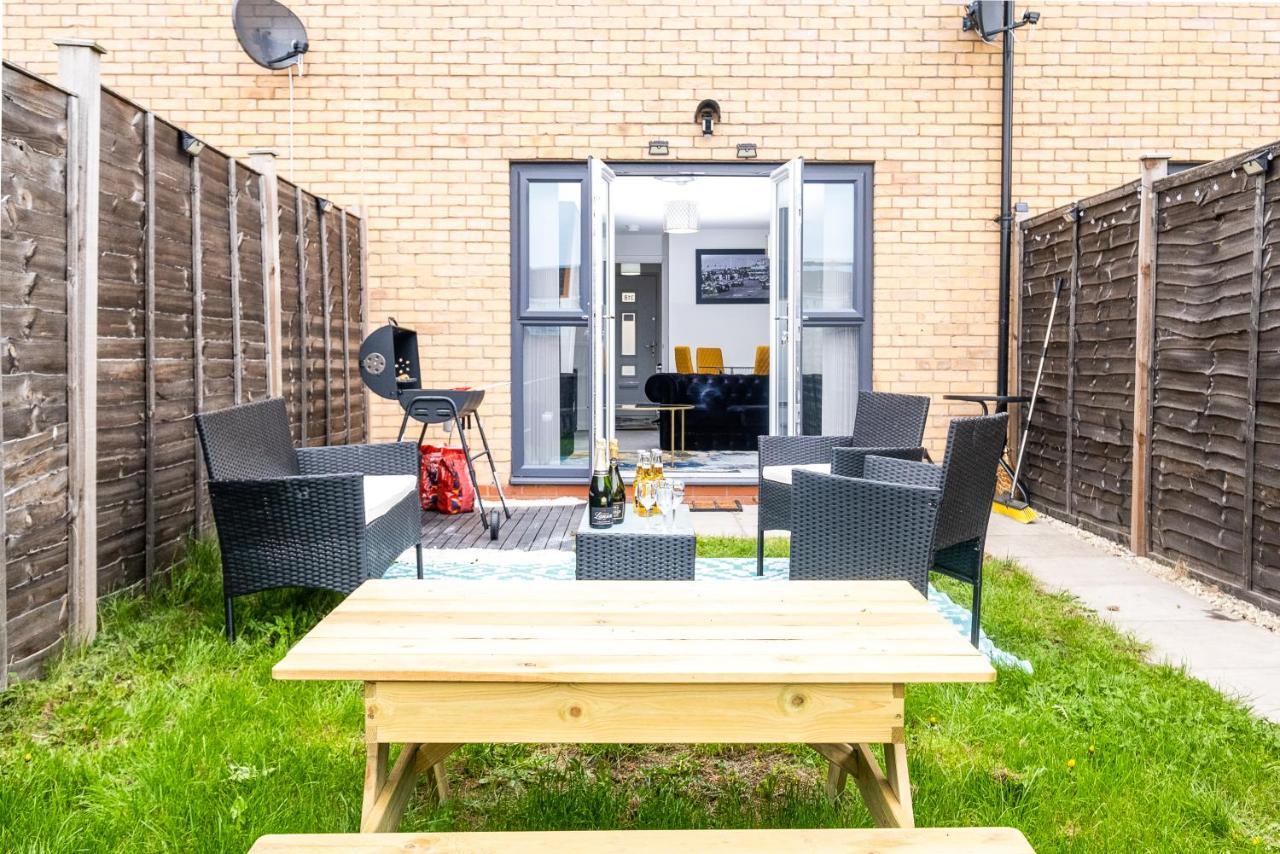 Luxury 2 Bed House City Centre ✘ Bbq & Garden ☆ Family Friendly→ Swingball & Outdoor Furniture - Free Parking → With 50 Inch Smart Tv, Free Netflix & Wifi ✘ Comfy Seating Area - By Maevela Birmingham Exterior foto
